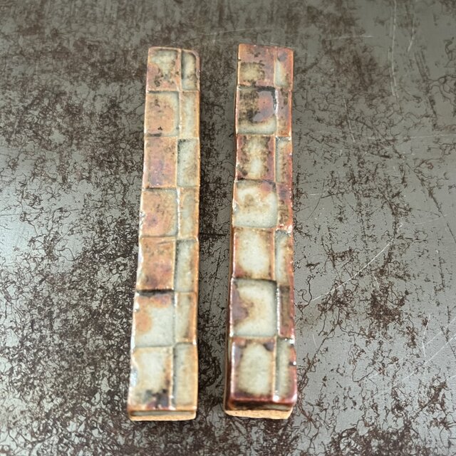 箸置き(カトラリーレスト)　白土　市松刻紋　灰志野釉　