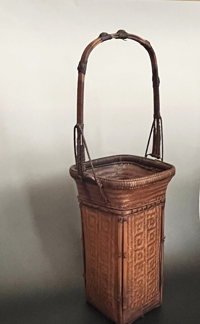 竹籠　花入れ　竹細工　茶道具　佐賀県作家　落付き 楽天市場】【茶器/茶道具 竹籠花入（竹篭花入） 置用】 手付
