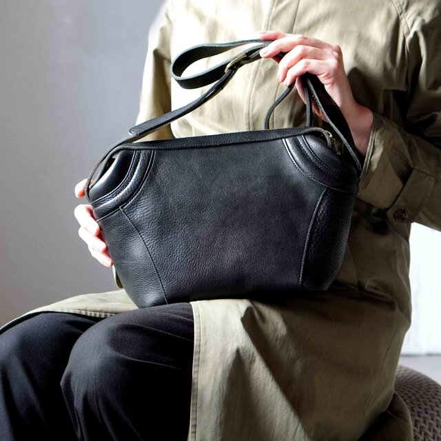 がま口風ショルダーバッグ・エストレーラシリーズ#BLACK