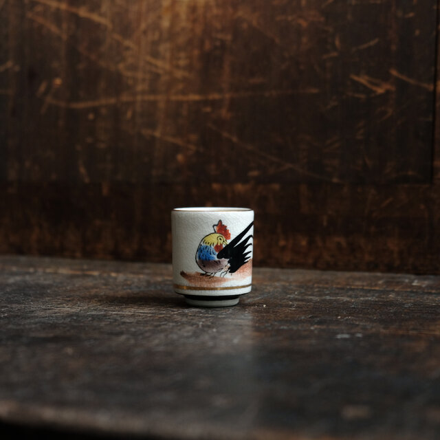 カラフルな鶏（酉）◆九谷焼　色絵金彩覗き猪口　昭和レトロ　干支　酒器　コレクション　古民家　古道具　b3