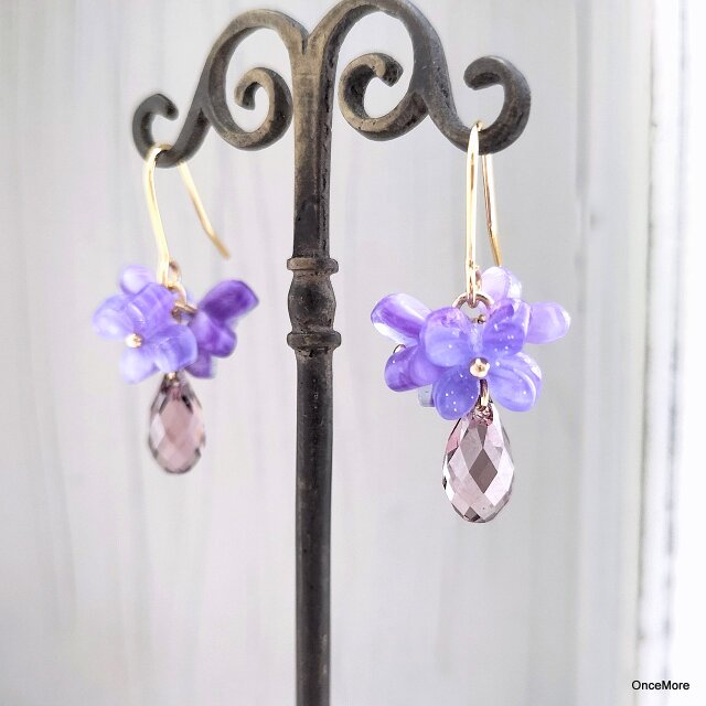 紫陽花とローズサテンしずくのピアス | iichi 日々の暮らしを 紫陽花とローズサテンしずくのピアス | iichi 日々の暮らしを