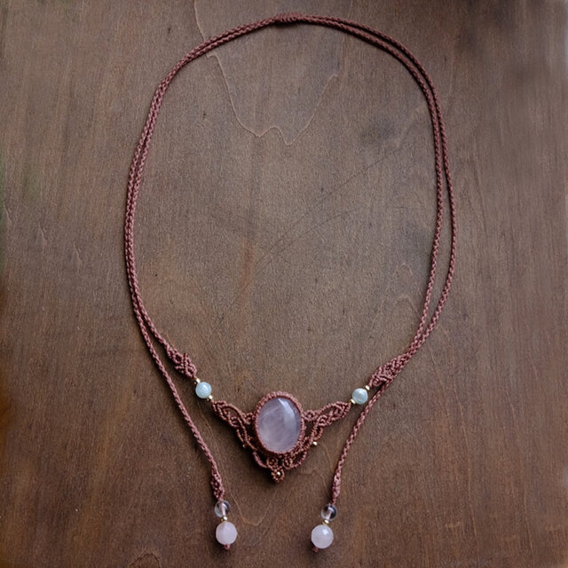 【アリン】ローズクォーツ＆ガーネットのマクラメ編みネックレス　天然石 ローズクォーツの天然石マクラメ編みネックレス♪ | Ayumi