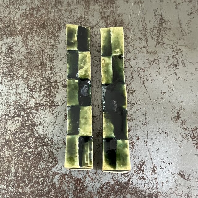 箸置き(カトラリーレスト)　白土　市松刻紋　織部釉