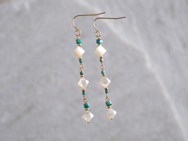 turquoise ＆mother of pearl earring：天然石ターコイズ