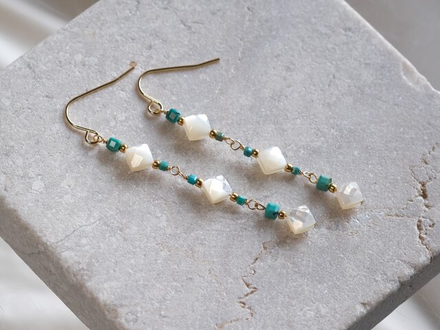 turquoise ＆mother of pearl earring：天然石ターコイズ