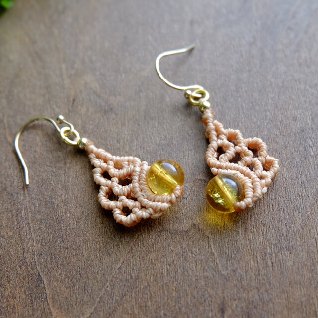 アンバー（琥珀）天使の羽 天然石マクラメ編みピアス イエローアンバー