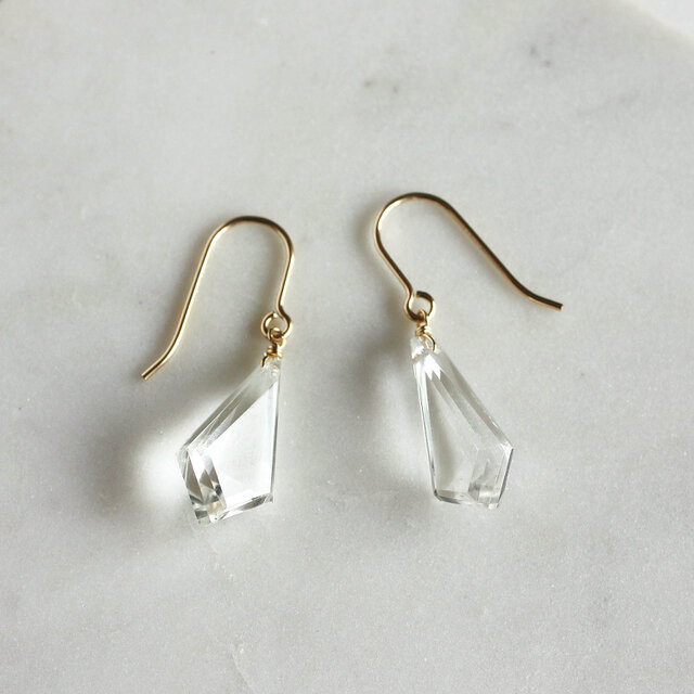No. 835 水晶のピアス（gold） | iichi 日々の暮らしを心地よく