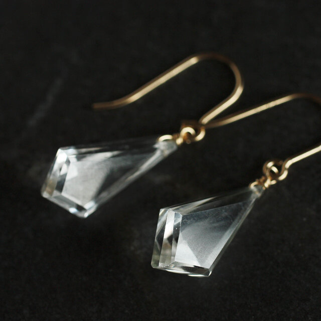 No. 835 水晶のピアス（gold） | iichi 日々の暮らしを心地よく