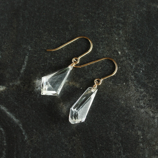 No. 835 水晶のピアス（gold） | iichi 日々の暮らしを心地よく
