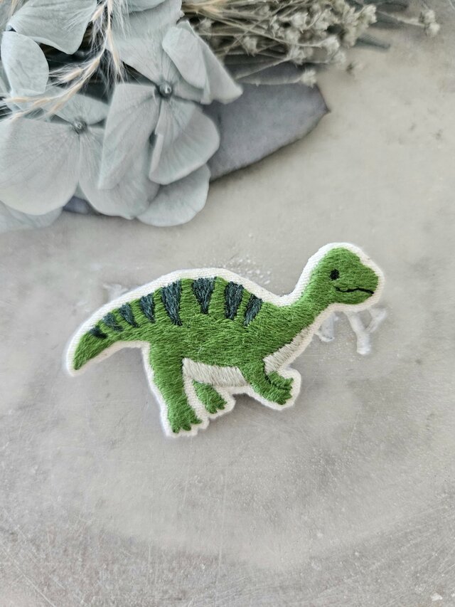 イグアノドン刺繍ブローチ(A)
