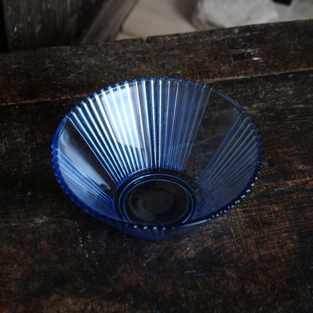 ギザギザで素敵◆プレスガラス深鉢　碗　素麺鉢　古道具　昭和レトロ　ブルー　ニュートロ 昭和中期　i2