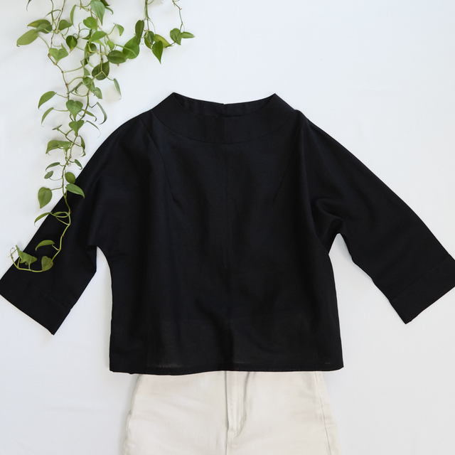 リネンの風合い 洗える ボトルネックコットンリネンブラウス＜長袖＞ 　ブラック　0720BK