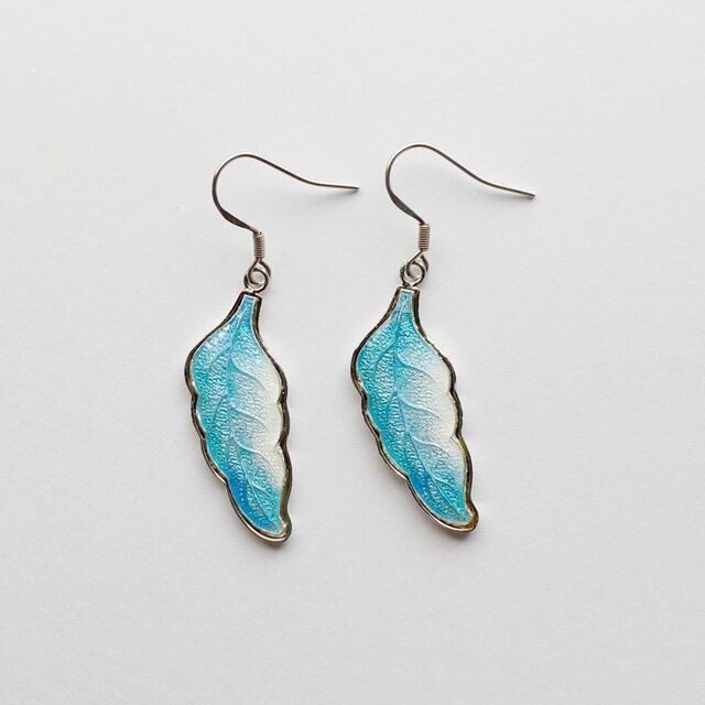 羽根 【Sky Blue】七宝焼イヤリング・ピアス 純銀胎七宝 | iichi 日々