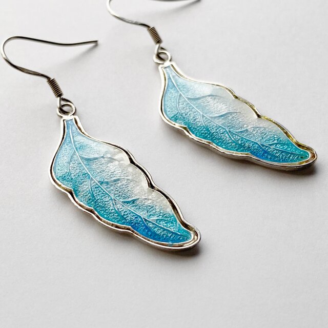 羽根 【Sky Blue】七宝焼イヤリング・ピアス 純銀胎七宝 | iichi 日々
