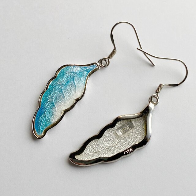 羽根 【Sky Blue】七宝焼イヤリング・ピアス 純銀胎七宝 | iichi 日々