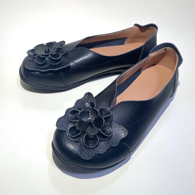 フラワーコサージュスリッポン (Wブラック・合皮) 22.0cm〜26.0cm