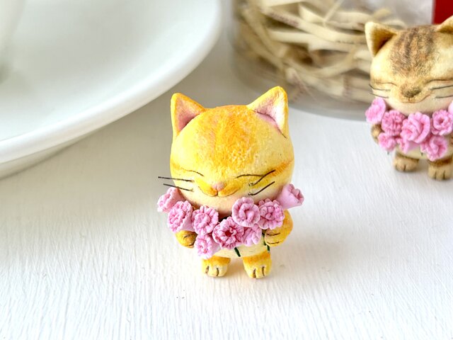 花束猫さん・カーネーション(黄トラ) | iichi 日々の暮らしを心地よく