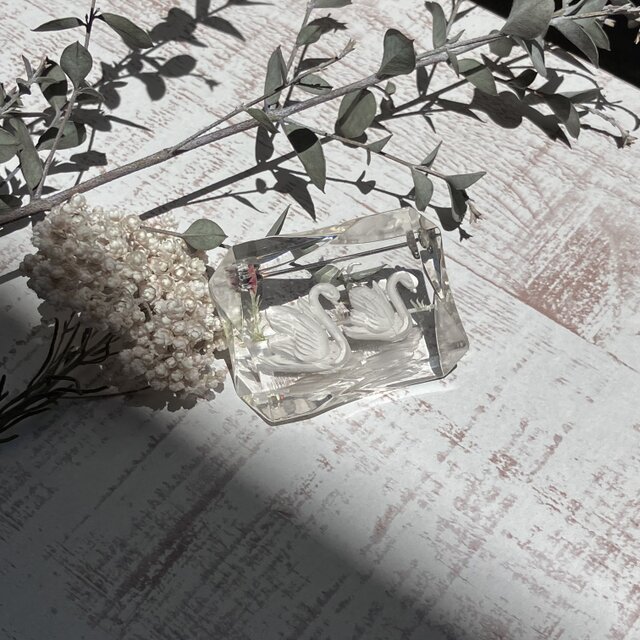 白鳥のルーサイトブローチ/ヴィンテージアクセサリー | iichi