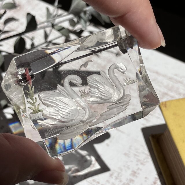 白鳥のルーサイトブローチ/ヴィンテージアクセサリー | iichi