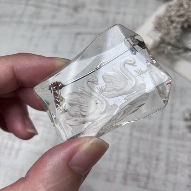 白鳥のルーサイトブローチ/ヴィンテージアクセサリー | iichi