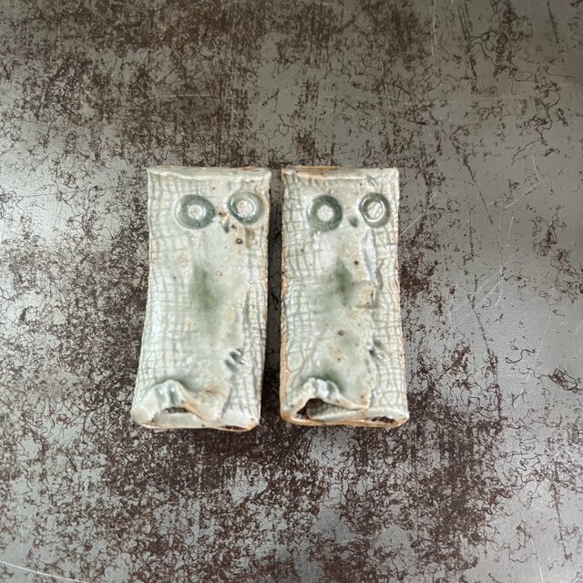 箸置き　白土　梟　押刻紋　灰釉　折り込み型
