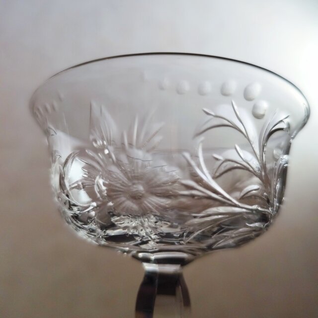 アンティーク ヴィンテージ 美しく鋭い植物文 HAWKES社のクリスタル