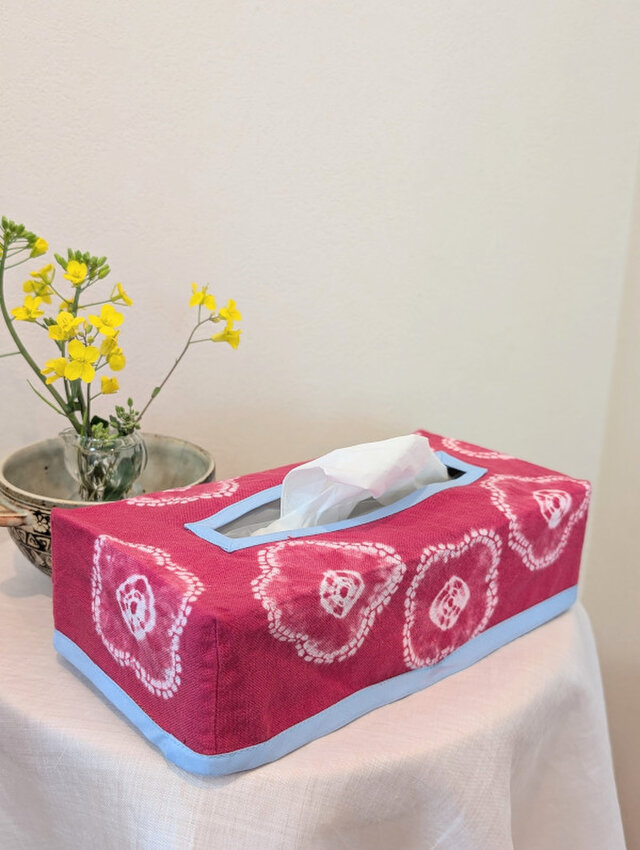 お花の絞りデザインの手染めティッシュカバー~お部屋の模様替えに