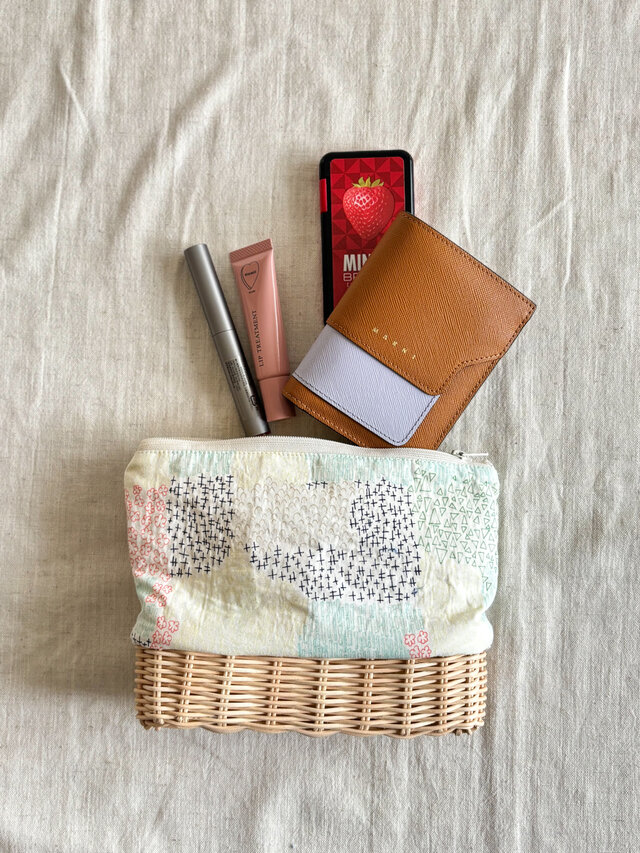 ラタンのポーチ【タータンチェック赤】/自然素材/手編みのカゴ/人と