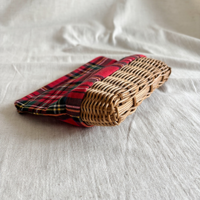 ラタンのポーチ【タータンチェック赤】/自然素材/手編みのカゴ/人と