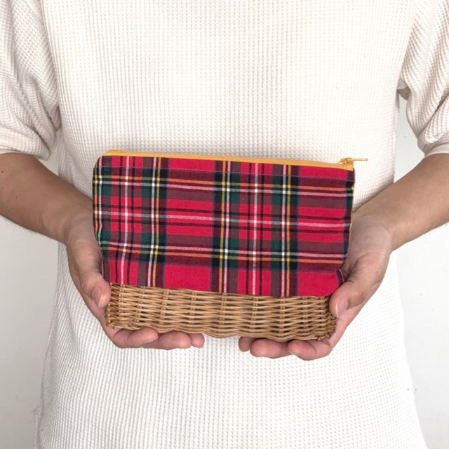 ラタンのポーチ【タータンチェック赤】/自然素材/手編みのカゴ/人とかぶらないポーチ