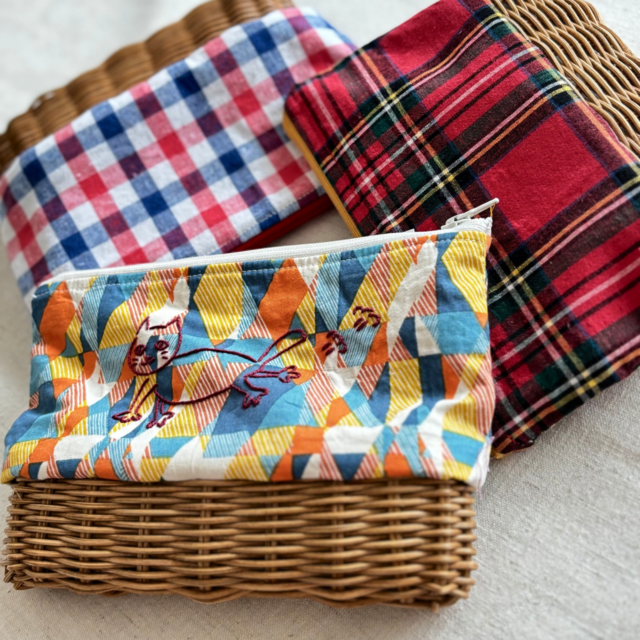 ラタンのポーチ【タータンチェック赤】/自然素材/手編みのカゴ/人と
