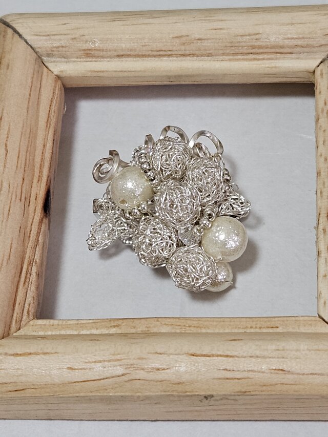 シルバーグレープのブローチ