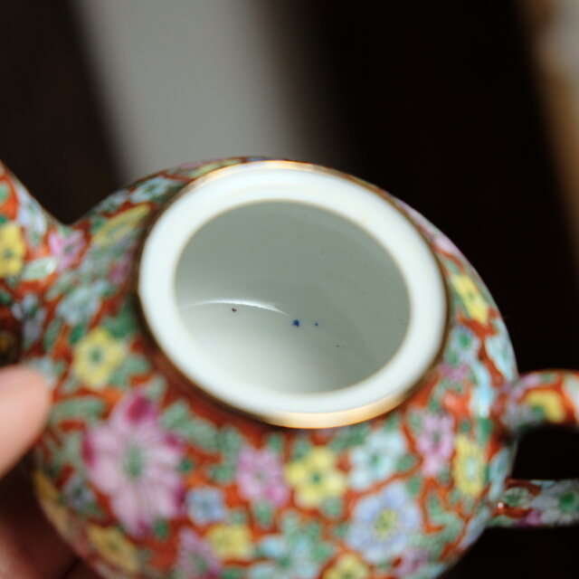 赤にカラフルな花尽くし◇中国産 赤絵金彩小ぶり急須 煎茶茶器