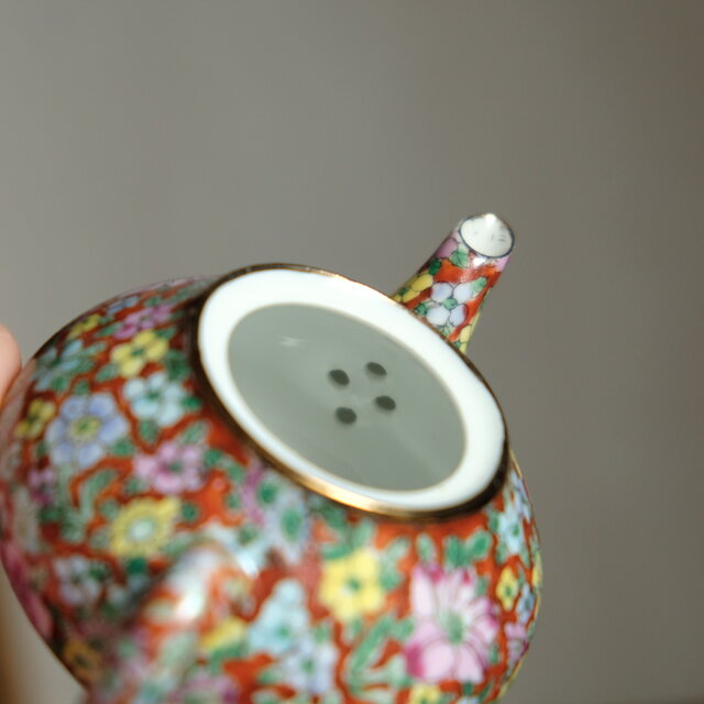 赤にカラフルな花尽くし◇中国産 赤絵金彩小ぶり急須 煎茶茶器