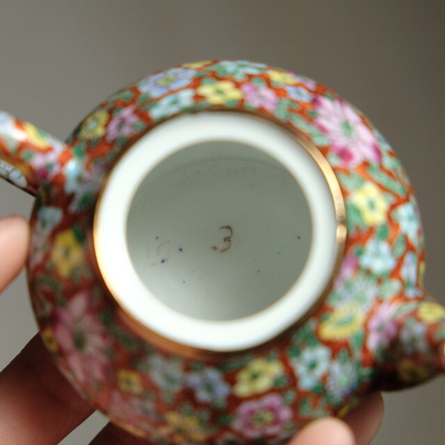 赤にカラフルな花尽くし◇中国産 赤絵金彩小ぶり急須 煎茶茶器