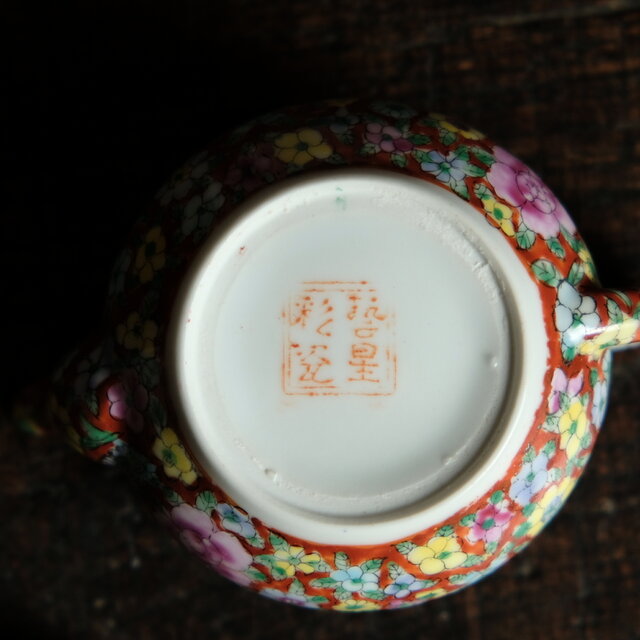 赤にカラフルな花尽くし◇中国産 赤絵金彩小ぶり急須 煎茶茶器
