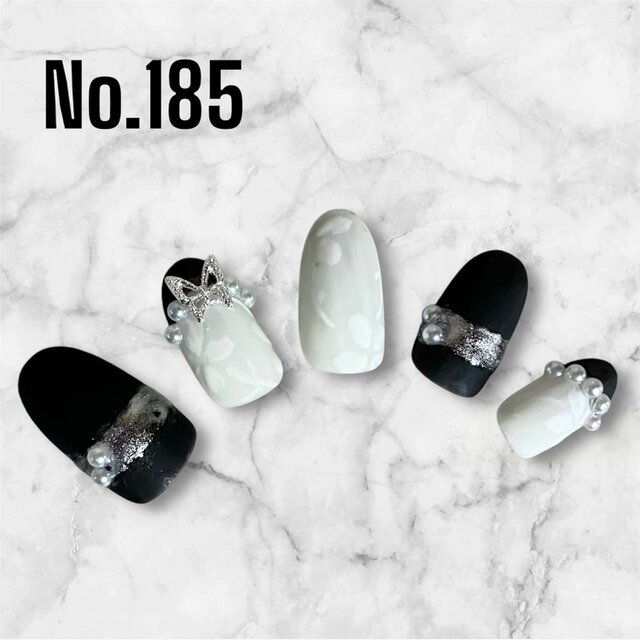 【オーダー】ネイルチップ　手書きフラワーリボンモノトーン　ワンホン韓国　お花 オーダー】ネイルチップ 手書きフラワーリボンモノトーン ワンホン韓国