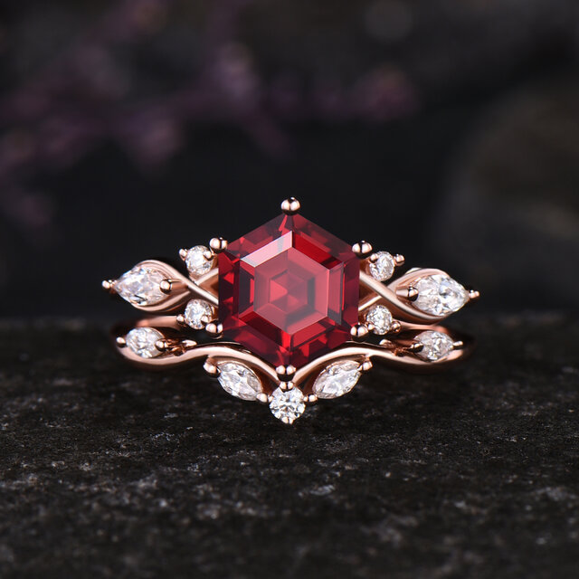 7月の誕生石ルビーの婚約指輪セット 赤い宝石ルビーリング K10ソリッド