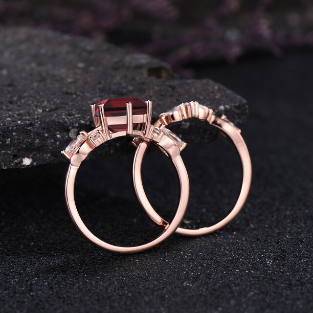 7月の誕生石ルビーの婚約指輪セット 赤い宝石ルビーリング K10ソリッド