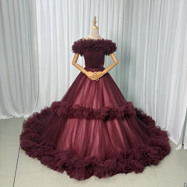 人気上昇！カラードレス ボルドー色 取り外しオフショルダー ラッフルフリル 華やかなトレーン 前撮り