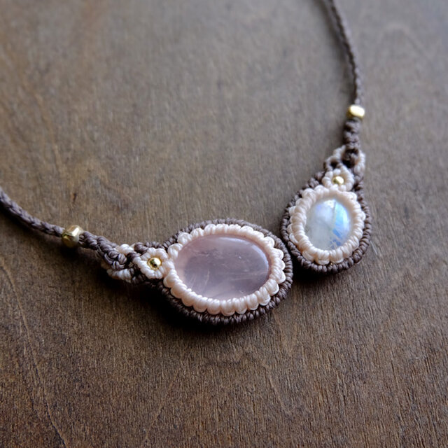 マダガスカルローズクォーツ・ムーンストーン（6月誕生石