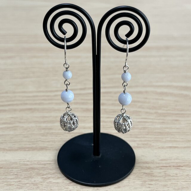 天然石とsilverの揺れるピアス