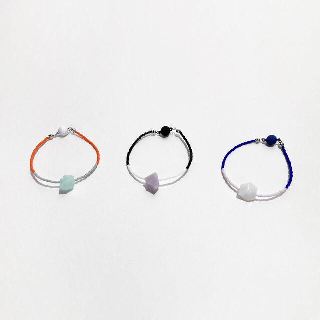 樹脂とシードビーズのブレスレット