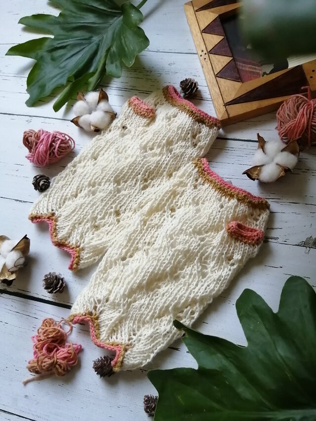 桜色の透かし編みハンドカバー