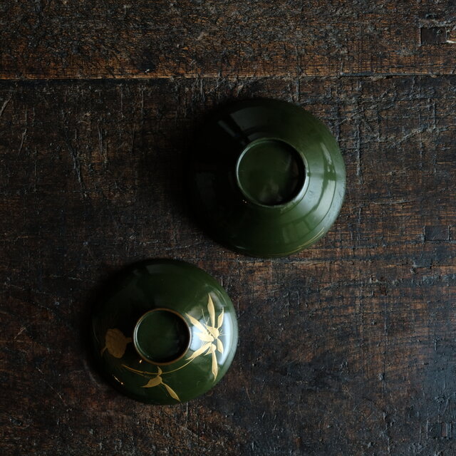 鶴と松と松ぼっくり◆古輪島塗　漆芸蒔絵蓋付碗5客　漆器　骨董・antiques 金の松ぼっくり◇深緑で素敵。古輪島塗 漆芸蒔絵蓋付椀 漆器