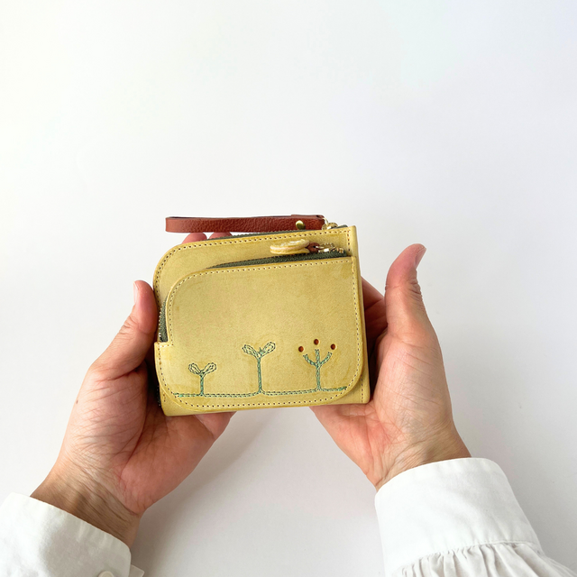 刺繍イタリアレザー × 刺繍革財布『LIFE』イエロー（牛革）二