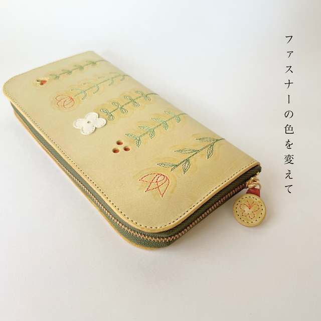 あざらし　アンティークカザフ刺繍とソビエト黄色プレート 刺繍イタリアレザー × 刺繍革財布『LIFE』イエロー（牛革）長