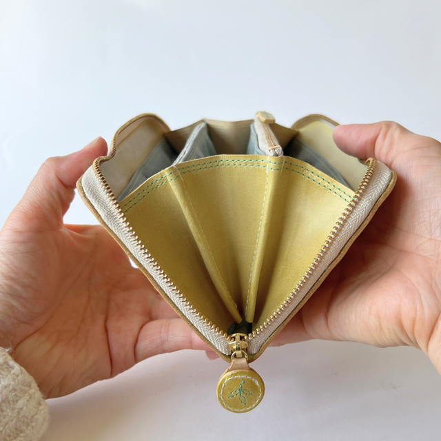 イタリアンレザー × 刺繍革財布『hana＊hana』イエロー（牛革