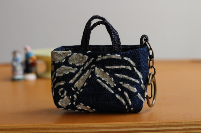 古布バッグとミニチュアバッグチャーム7セット　ハンドメイド 古布酒袋 ミニチュアバッグチャーム 型染パッチワーク ハンドメイド