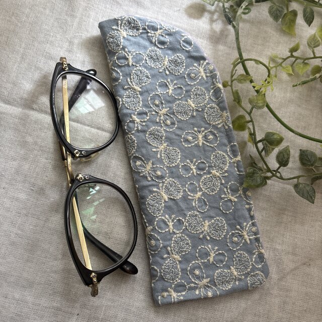 ハンドメイド♡メガネケース♡綿麻蝶々刺繍生地ブルー♡♡スリムタイプ